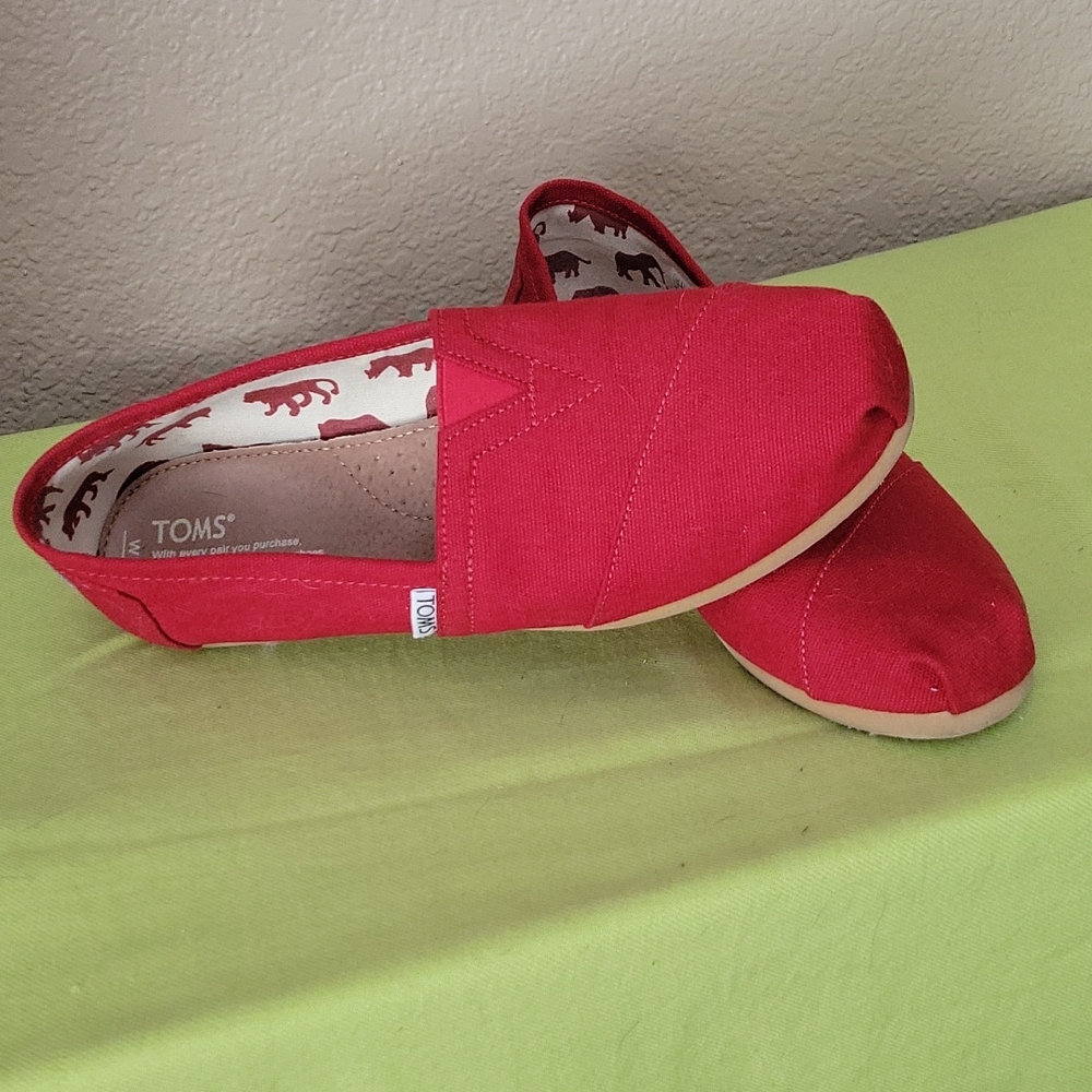 Toms - Picture 3 of 3